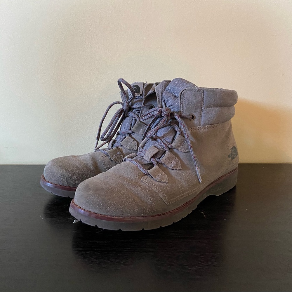 The Northface women’s insulated boots— size 9